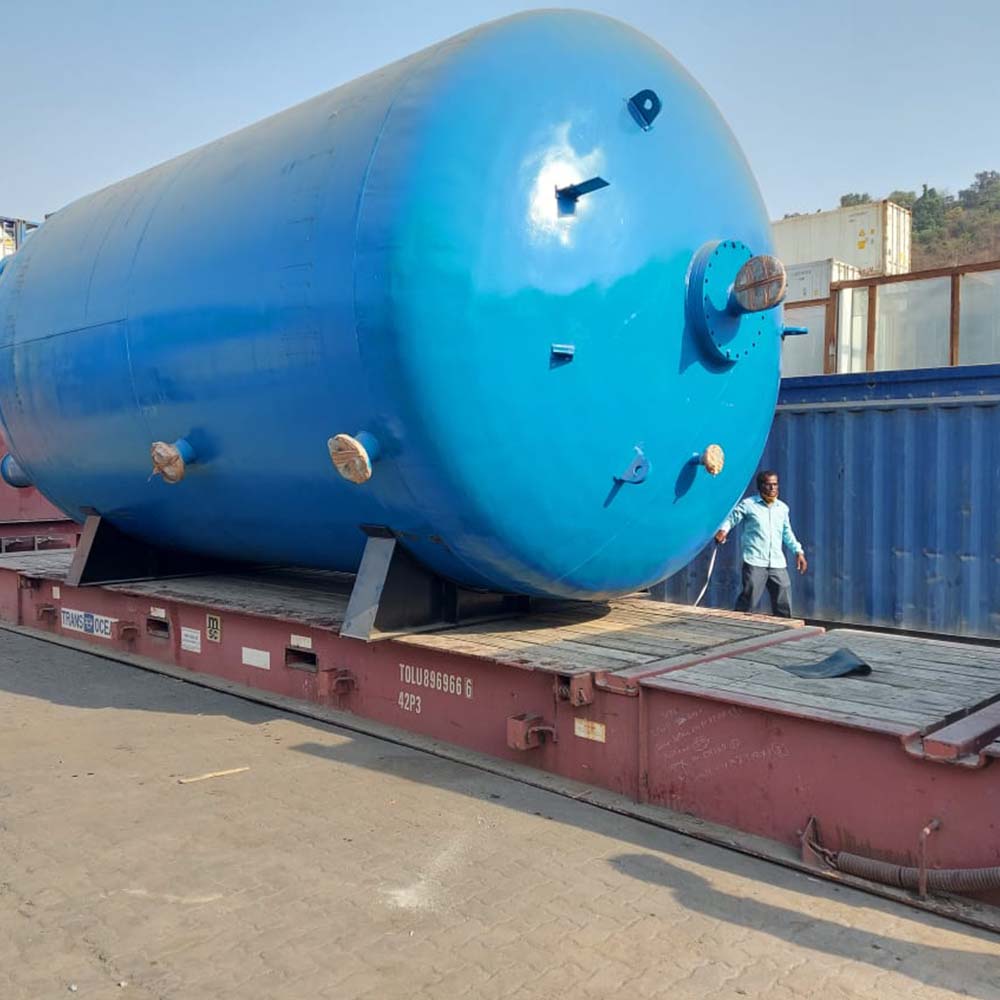 Ion exchange column with rubber lining